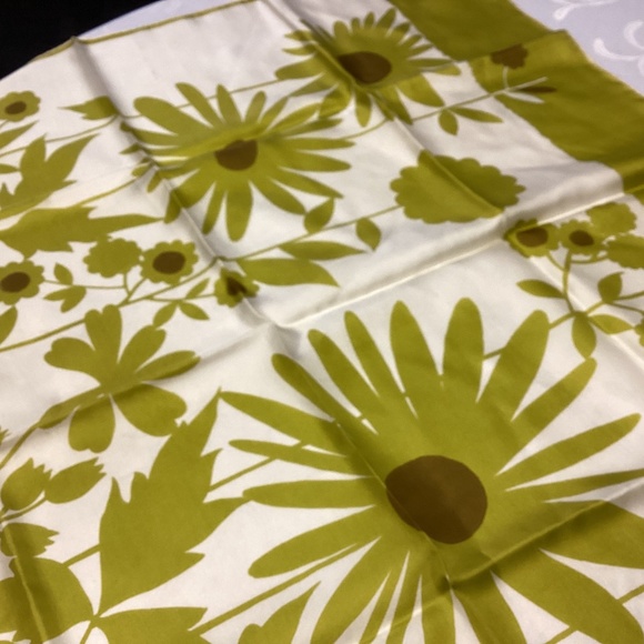 Green white vintage scarf, seriousVERA VIBES SILK - Picture 5 of 6